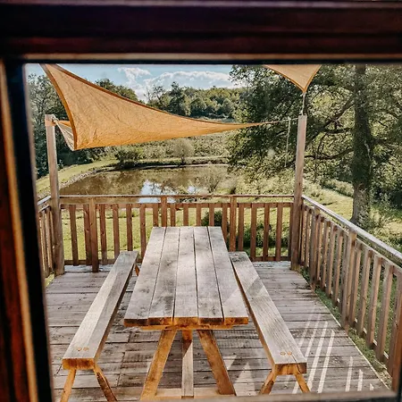 펜션 Maison Surplombant L'etang Avec Bain Nordique Busserolles