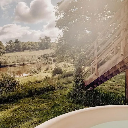 펜션 Maison Surplombant L'etang Avec Bain Nordique