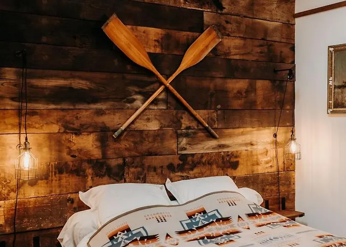 Maison Surplombant L'etang Avec Bain Nordique Busserolles